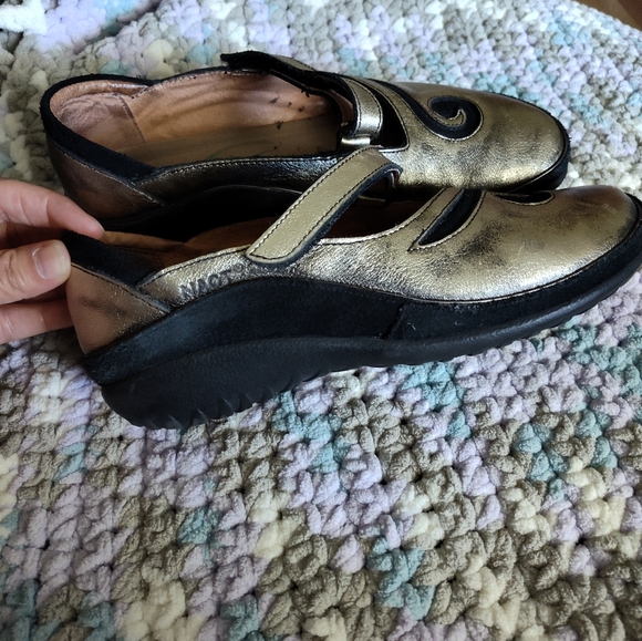 Naot matai Mary Jane metallic shoes size 37 - Picture 2 of 6